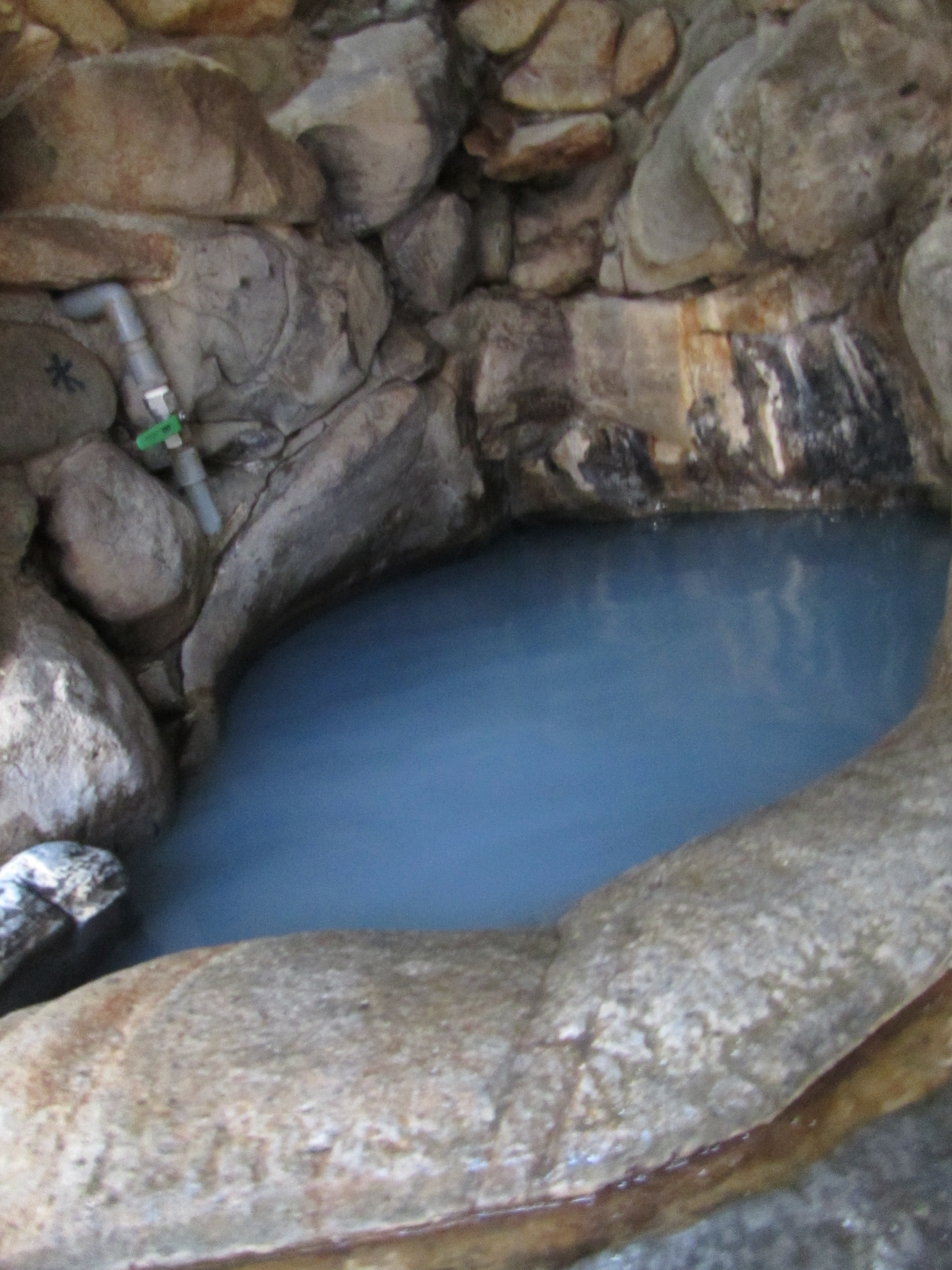Stone-lined interior of Tsuboyu at Yunomine Onsen